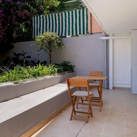 2br Designed Flat In The Center Of Buyukada
